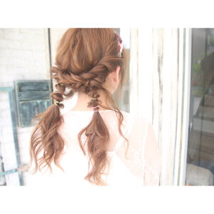 大人かわいい 二つ結びアレンジ って コツとおすすめスタイル10選 Hair