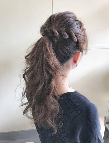 ポニーテールにこなれたアレンジ 脱マンネリ Hair