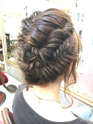 フィッシュボーンをマスターしてヘアアレンジの幅を広げよう Hair
