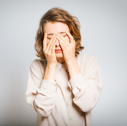 疲れ顔 老け顔にサヨナラしよう 今日からできる目の下のクマ対処法 Hair