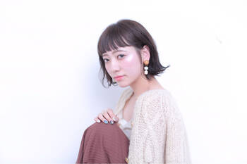 オン眉 黒髪の垢抜けヘア 大人かわいいスタイルをご紹介 Hair