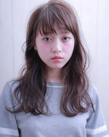 面長さんに似合う髪型はロングヘア 黒髪 ヘアスタイルで大人のお姉さん風に Hair