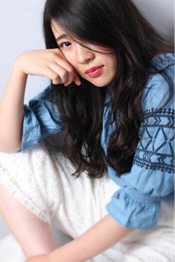 アッシュブラックを使いこなしてオシャレで透明感のある髪型へ Hair