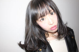 アッシュブラックを使いこなしてオシャレで透明感のある髪型へ Hair