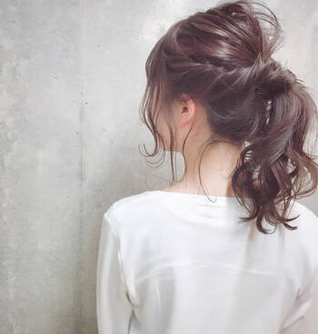 ポニーテールの結び方 今さら聞けない基礎から応用まで解説 Hair