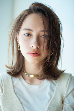 アレンジなしでかわいい くせ毛を生かしたミディアムスタイル Hair