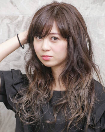 人気カラー グレージュ の魅力や特徴 イチオシスタイルまでご紹介 Hair