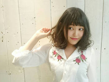 大人可愛いミディアムを目指す 年代別にヘアスタイルをチェック Hair 大人可愛いミディアムを目指す 年代別にヘアスタイルをチェック Hair