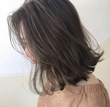 ヘルシーな透け感が旬 オリーブ カーキのヘアカラーをチェック Hair ヘルシーな透け感が旬 オリーブ カーキのヘアカラーをチェック Hair