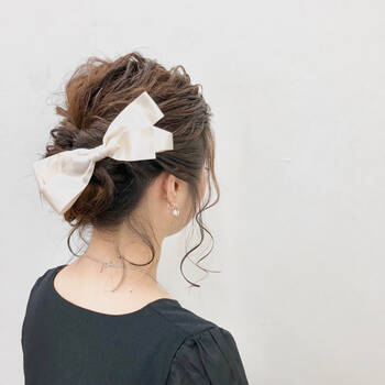 バレッタをonするだけで凝って見えるヘアアレンジ15選 Hair