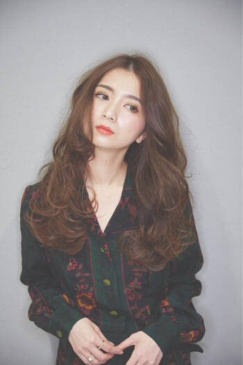 ロングヘアを愛され度満点に いろんなアレンジで男ウケを狙おう Hair