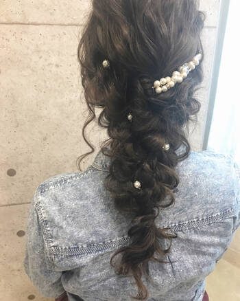 ヘアアレンジに必要なコームやヘアアクセサリーの使い方 Hair