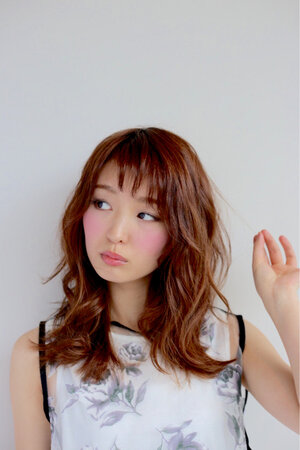 ザクザク前髪はアシメが旬 簡単かわいくはセルフでもできる Hair