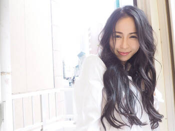 くせ毛はロングヘアで生かす 髪の重みでくせ毛をアレンジ Hair