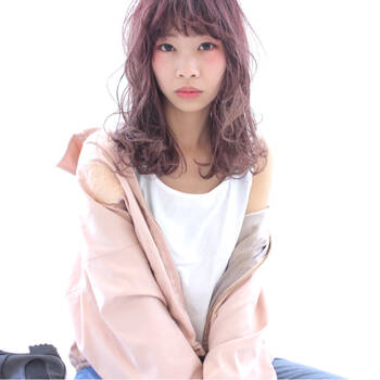 ピンクベージュの髪色で女度up おすすめヘアスタイル10選 Hair