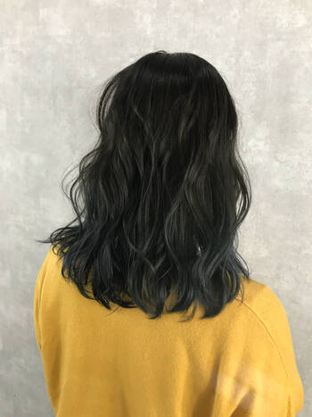 ミディアムのグラデーションカラー断然おしゃれで個性的 Hair