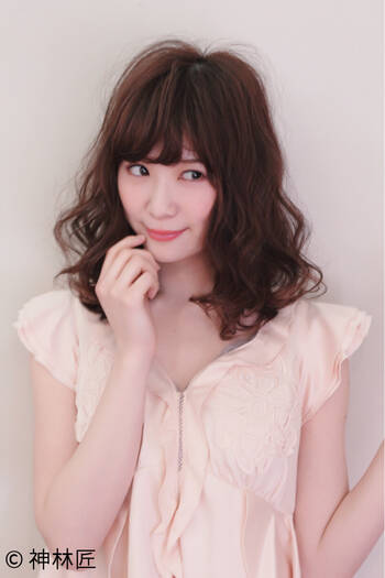 ゆるふわウェーブが人気 パーマのオーダー方法や自分での巻き方を紹介 Hair