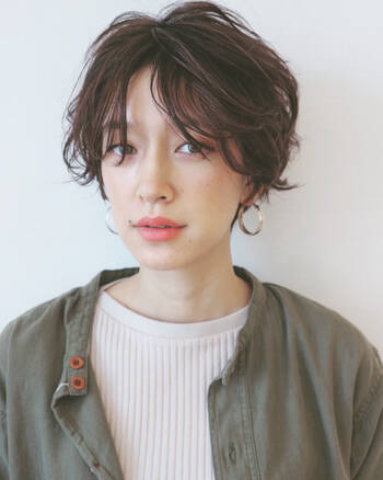 ショート アッシュで軽やか スタイリッシュなヘアスタイルに Hair