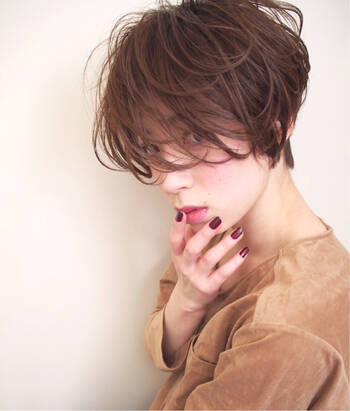 ショート アッシュで軽やか スタイリッシュなヘアスタイルに Hair