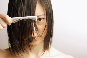 前髪を流したい人必見 斜め前髪の切り方をマスターしよう Hair