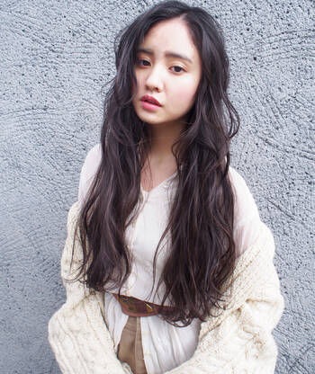 黒髪のストレートロングで 可愛くもカッコよくも自分次第 Hair