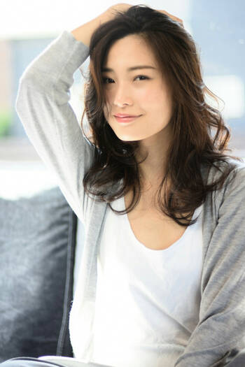 大人の女性に似合うセミロングヘアカタログ なりたいを見つけよう Hair 大人の女性に似合うセミロングヘアカタログ なりたいを見つけよう Hair