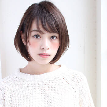 斜め前髪で大人かわいいを演出 つくり方や長さ別スタイルを紹介 Hair
