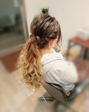 編み込み ポニーテールのヘアアレンジ 大人可愛いが止まらない Hair