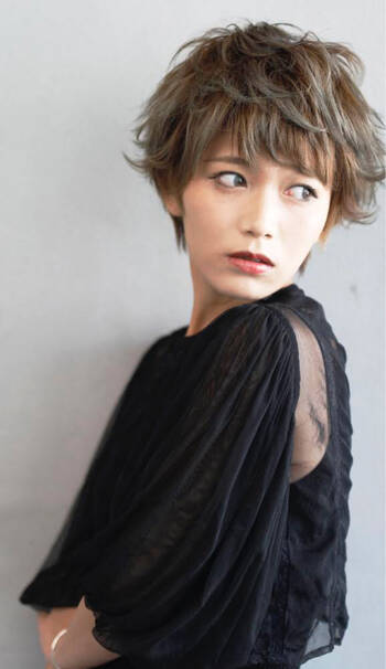 最新レイヤーヘア 大人の重軽ニュアンスヘアに大変身 Hair