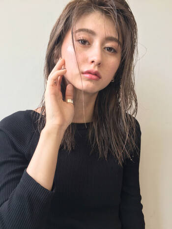 ミディアムさん向け たまにはストレートな髪型で攻めてみない Hair