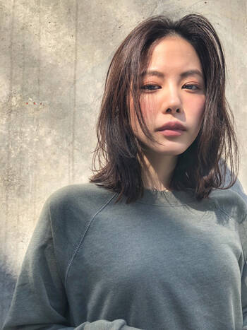 ミディアムさん向け たまにはストレートな髪型で攻めてみない Hair