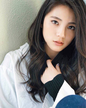 スーパーロングヘア15選 前髪やアレンジで変化を楽しんでみて Hair