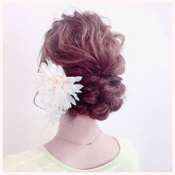 お花 ヘアアレンジでphotogenicなスタイルになろう Hair