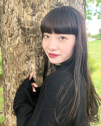 モードテイストなワイドバングの魅力 小顔効果に期待 Hair