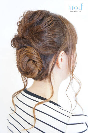 海で濡れても安心 お団子ヘアで周りの目を引いちゃおう Hair