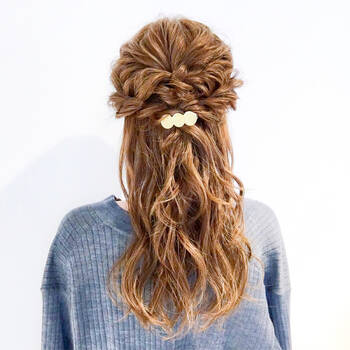 結婚式はヘアアクセで華やかに 選び方 お呼ばれアレンジまで紹介 Hair 結婚式はヘアアクセで華やかに 選び方 お呼ばれアレンジまで紹介 Hair