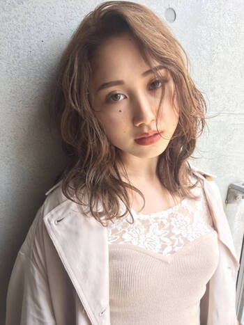 ミディアムウルフヘアが流行 レイヤーなしはもう古い Hair