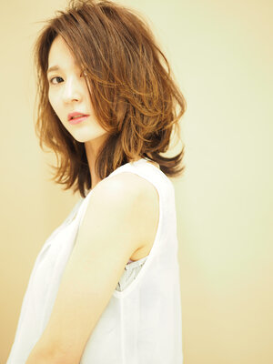 夏のヘアスタイルはミディアムで決まり どんな雰囲気で攻めてみる Hair