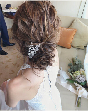 結婚式はヘアアクセで華やかに 選び方 お呼ばれアレンジまで紹介 Hair