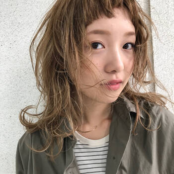 ミディアムウルフヘアが流行 レイヤーなしはもう古い Hair