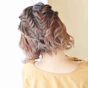 髪型で可愛いく フィッシュボーンアレンジで大人のこなれ感をプラス Hair