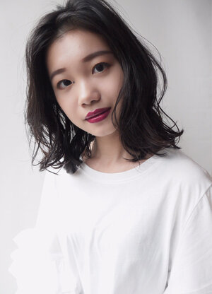 夏のヘアスタイルはミディアムで決まり どんな雰囲気で攻めてみる Hair