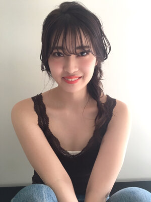 大人っぽいサイド寄せアレンジのやり方 サイドに流して上品に Hair