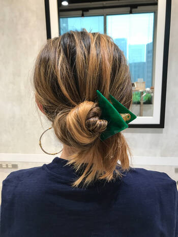 アレンジの鉄板 お団子ヘアは今ドキ風で差をつけて Hair