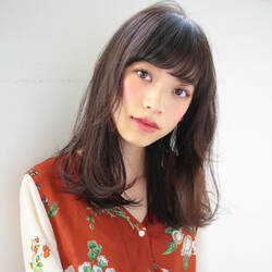 セミロングをもっと可愛く デジタルパーマ の魅力に迫る Hair