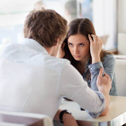 お食事デートならカウンター席 座る位置は右側or左側 Hair