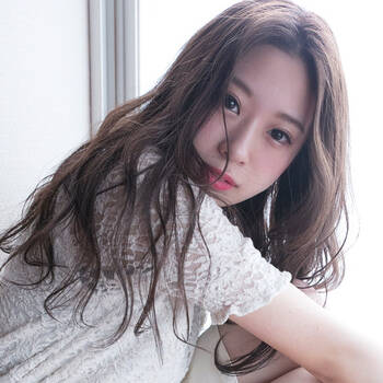 ロングヘアは前髪なしで色っぽいスタイルに Hair ロングヘアは前髪なしで色っぽいスタイルに Hair