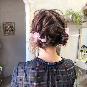 ゆるふわヘアアレンジで守ってあげたくなる大人ガーリーを叶える Hair ゆるふわヘアアレンジで守ってあげたくなる大人ガーリーを叶える Hair