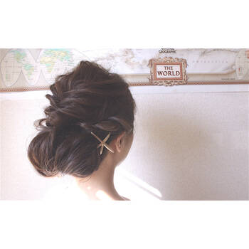 いつものヘアアレンジにバレッタを してワンランク上に Hair いつものヘアアレンジにバレッタを してワンランク上に Hair