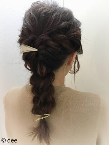 いつものヘアアレンジにバレッタを してワンランク上に Hair